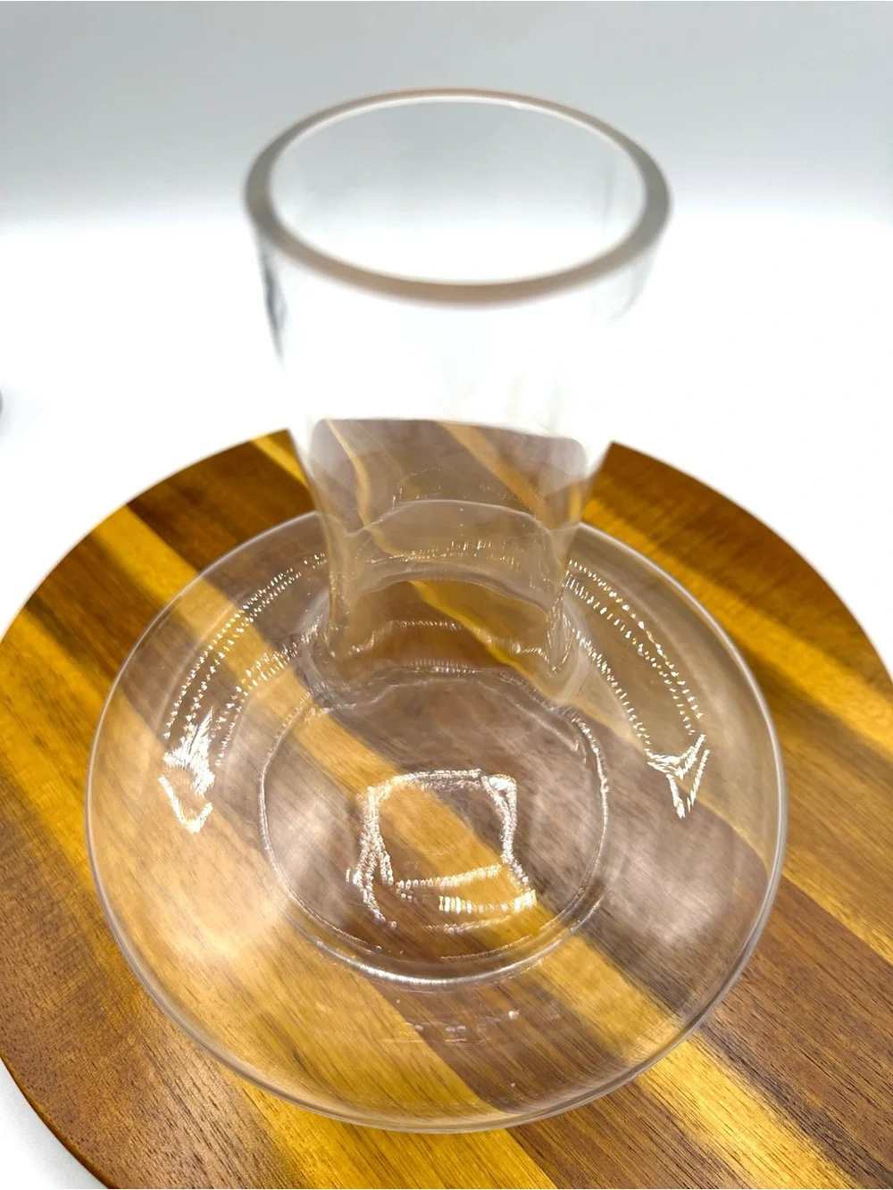 Red wine decanter with built-in aerator. hand blown crystal.